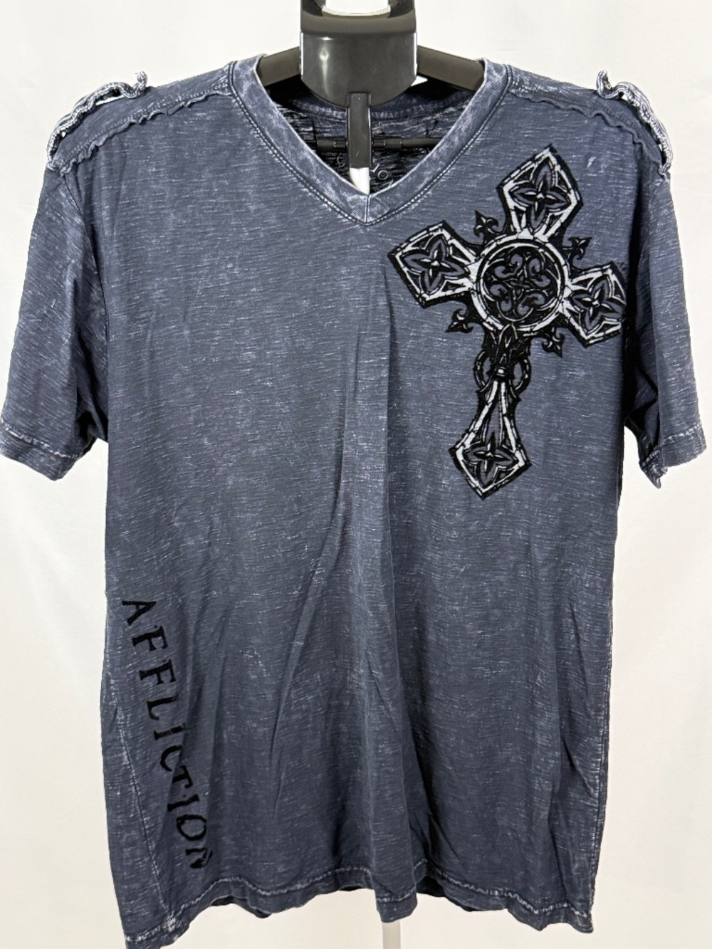 Vintage Affliction Live Fast T-shirt in men's XL featuring raised flocked gothic